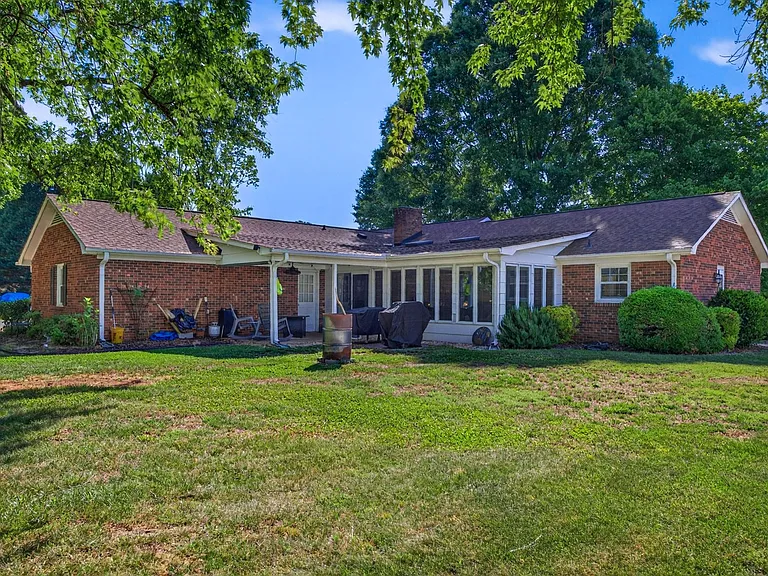 640 Summerest Ct — Photo 34