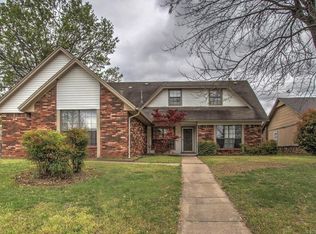 2401 W Canton Pl, Broken Arrow, OK 74012