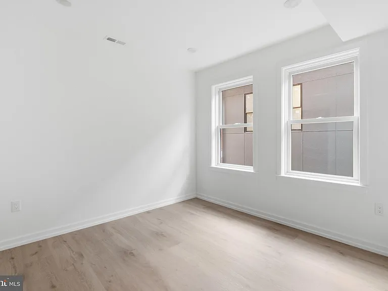 208 Vine St #2C — Photo 8