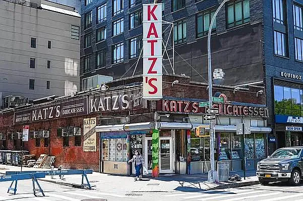 Rented by Douglas Elliman | media 14