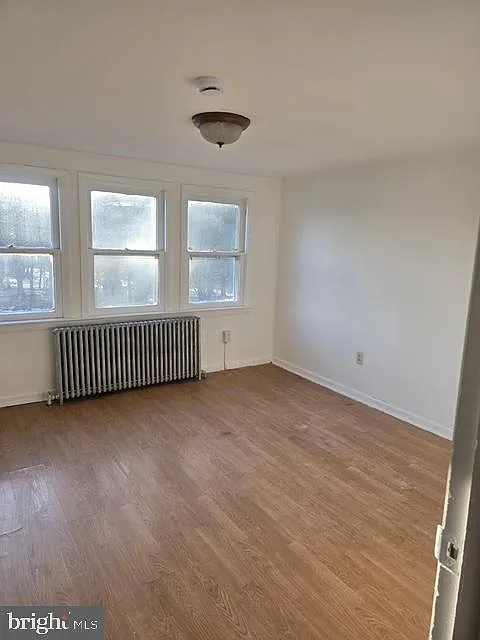 3 bed, 1.0 bath, 1000 sqft, $2,300 — Photo 4