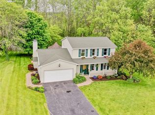 675 Bishops Ln, Webster, NY 14580
