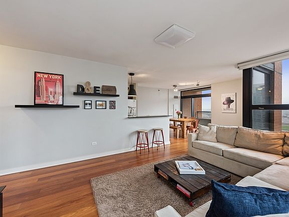 4th image of 1160 S Michigan Ave APT 2505