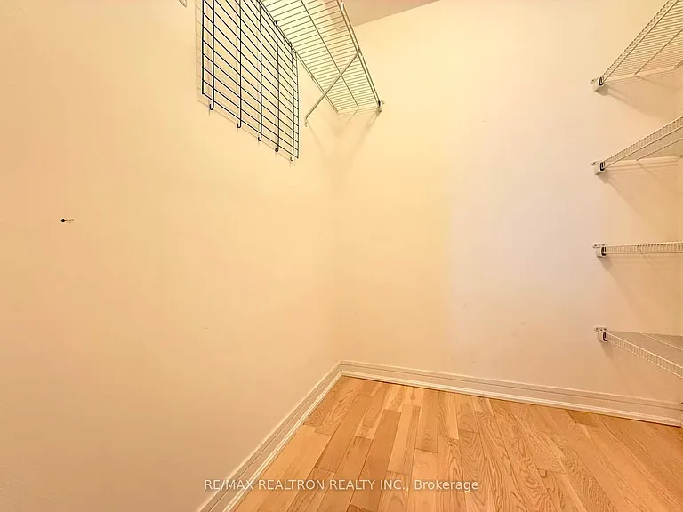 9205 Yonge St #419 — Photo 13