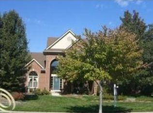 37252 Curtis Rd, Livonia, MI 48152