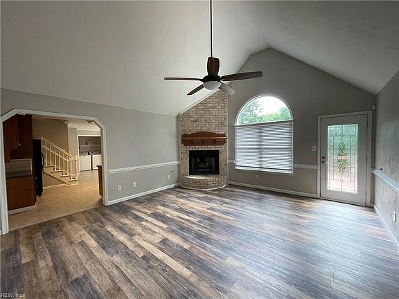 3rd image of 3947 Long Point Blvd