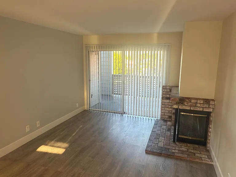 Lakewood Court Apartments — Photo 20