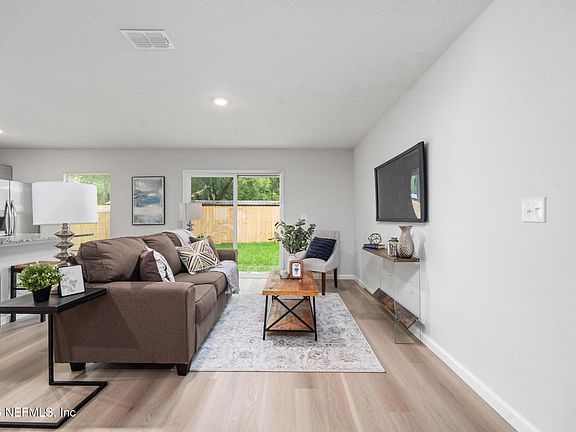 4th image of 5327 SHANNON Avenue