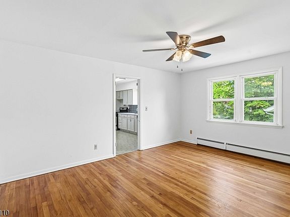 4th image of 15 Emmet Ave #2