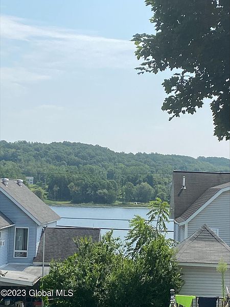 4th image of 5 Donnelly Avenue