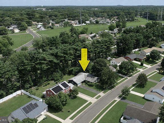 4th image of 44 Henderson Ln