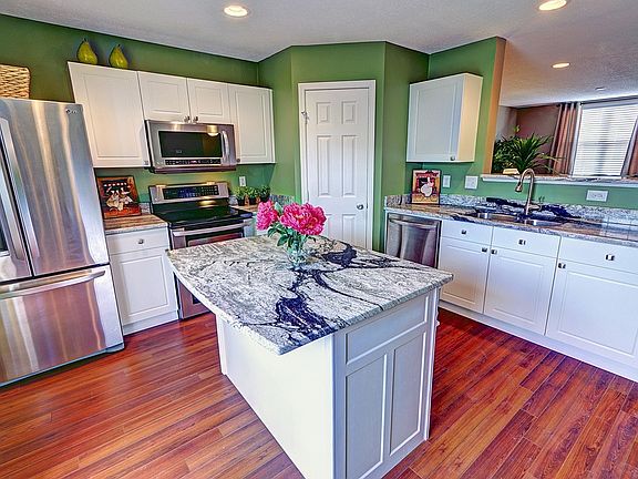 4th image of 333 Douglasfir Dr