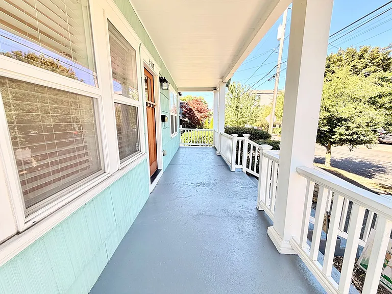 5319 NE 16th Ave — Photo 3