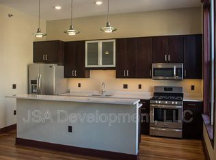 320A E 4th St #202, Waterloo, IA 50703