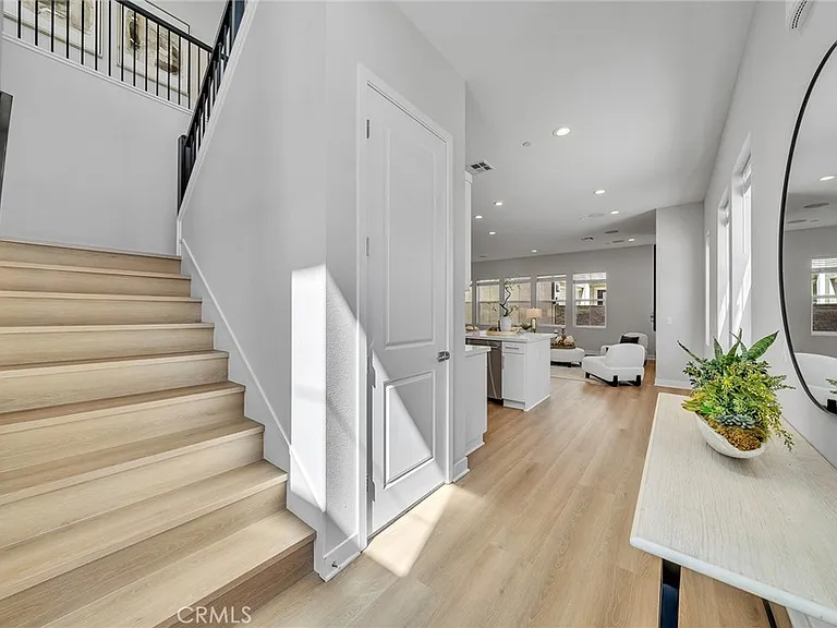 141 Edna Pkwy — Photo 9