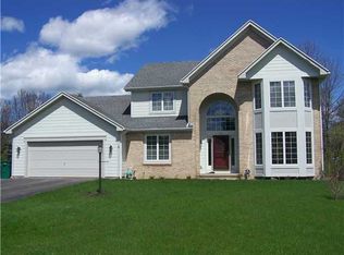 29 Walnut Hill Dr, Penfield, NY 14526