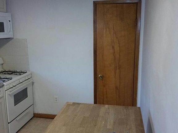 2nd image of 7-10 Henderson Blvd