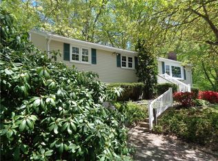 302 Ridgewood Dr, Groton, CT 06355