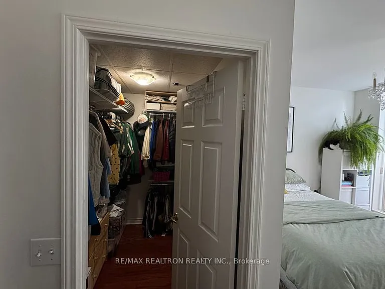 980 Yonge St #714 — Photo 17
