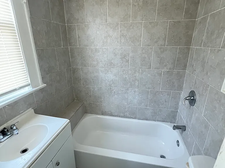 711 Stuyvesant Ave #3 — Photo 5
