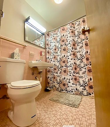 4th image of 2020 Pillsbury Ave #305