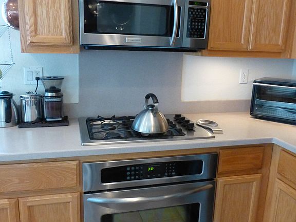 Kitchen Gas Stove, Microwave