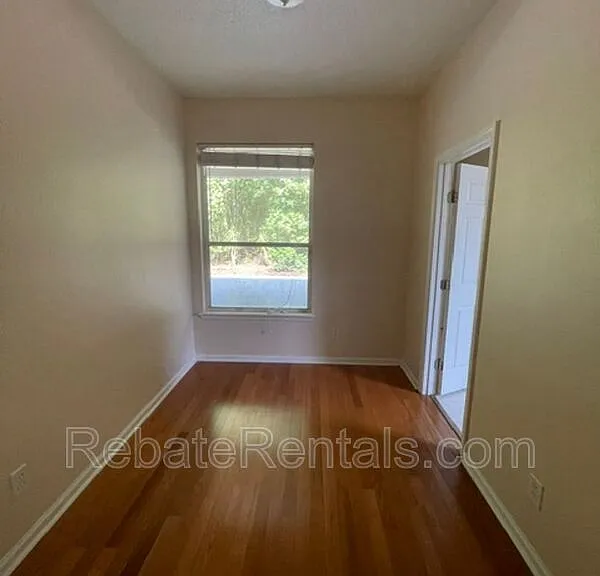 8907 Hampton Landing Dr E — Photo 35