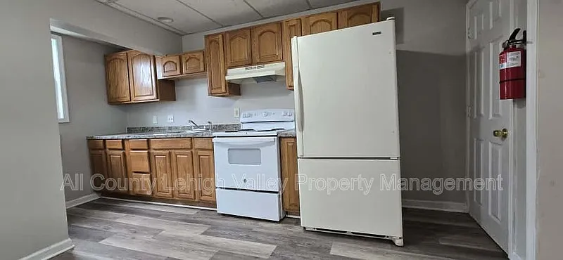 3 bed, 2.0 bath, $1,650 — Photo 2