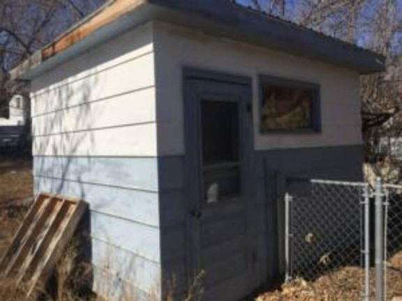 3rd image of 215 10th Ave S
