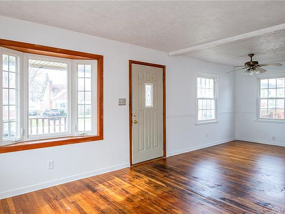4th image of 1424 Watervliet Ave