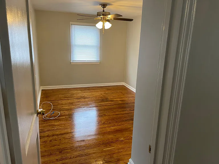 1610 Montgomery Ave — Photo 5