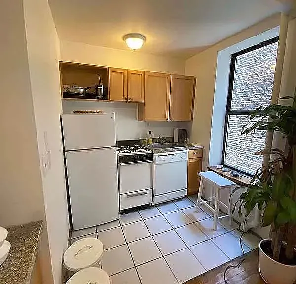 202 E 7th St #2C — Photo 4