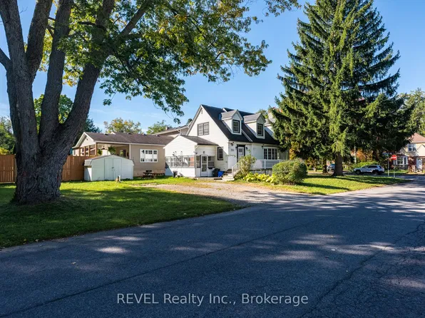 7044 Leeming St, Niagara Falls, ON L2G 1L3