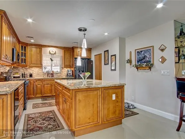 1674 NE 46th St, Oakland Park, FL 33334