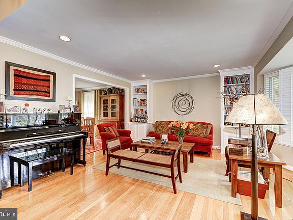 4th image of 7605 Newmarket Dr