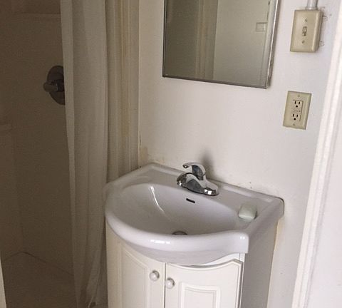 4th image of 922 N Vermilion St APT 6