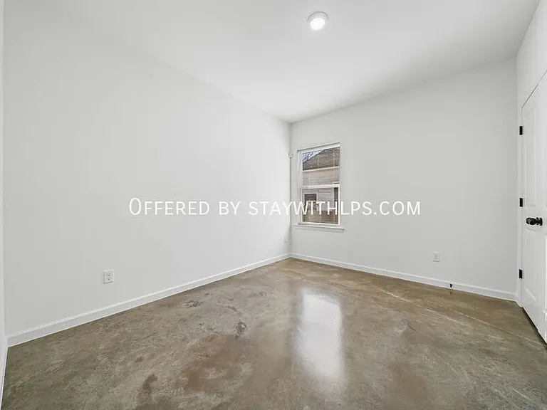 1571 Court Ave #102 — Photo 17
