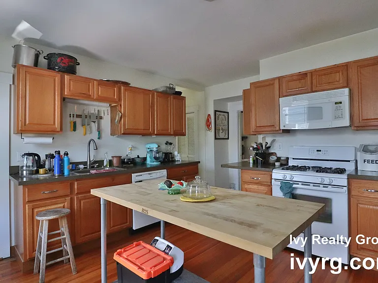 353 Lowell St #2 — Photo 6