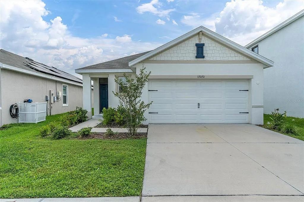 3 bed, 2.0 bath, 1516 sqft, $2,400 — Photo 1