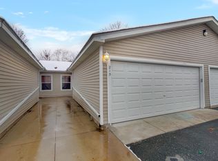 215 Shawnee Trl, Shakopee, MN 55379
