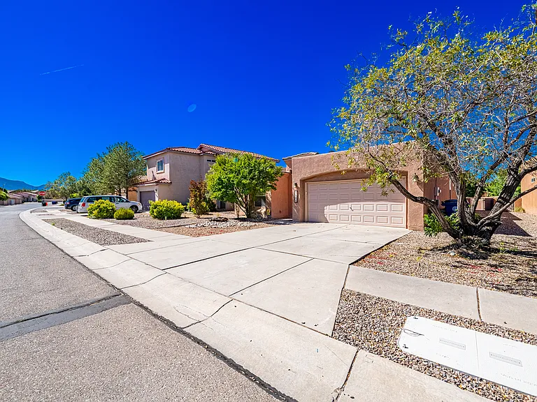 1124 Calle Corvo NE — Photo 3