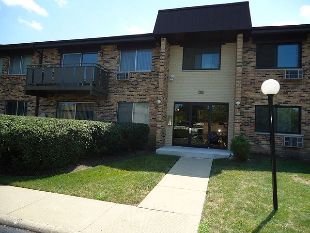 1st image of 2622 N Windsor Dr Unit 201