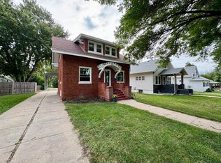816 Garfield St, Holdrege, NE 68949