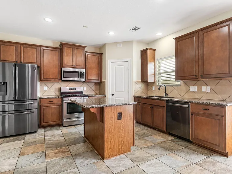 328 Country Crossing Cir — Photo 5