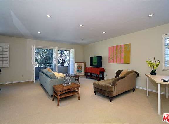 4th image of 6728 Hillpark Dr APT 406