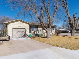 1214 E 31st St, Kearney, NE 68847
