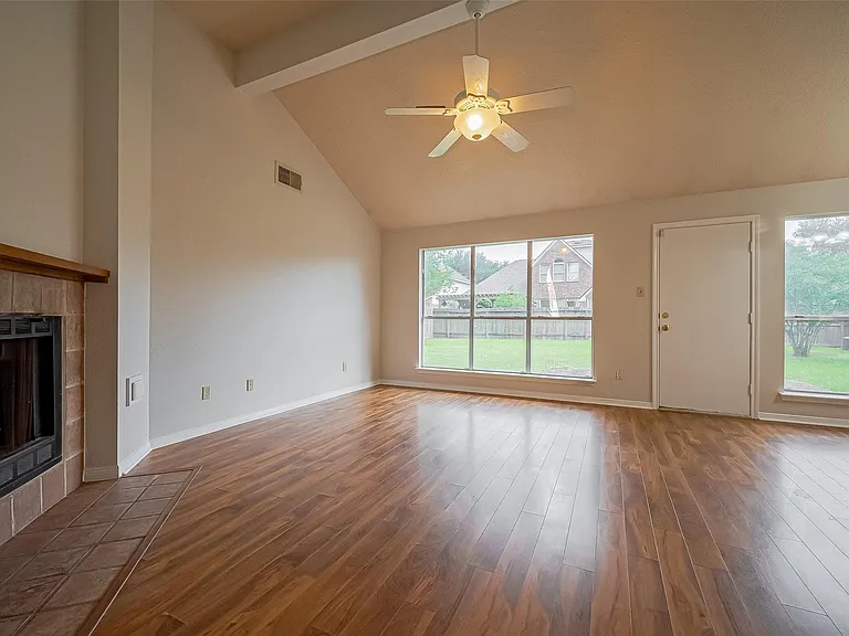 3007 Cloverdale Dr — Photo 2
