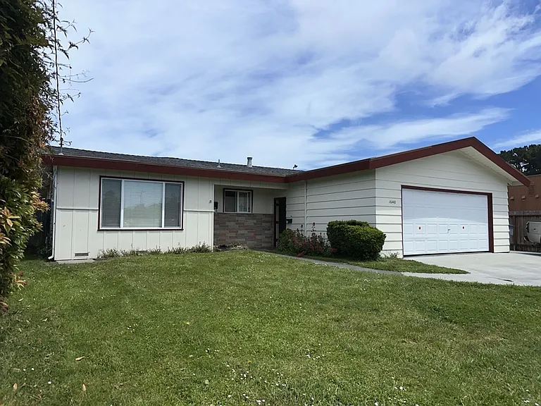 1640 Stromberg Ave — Photo 2