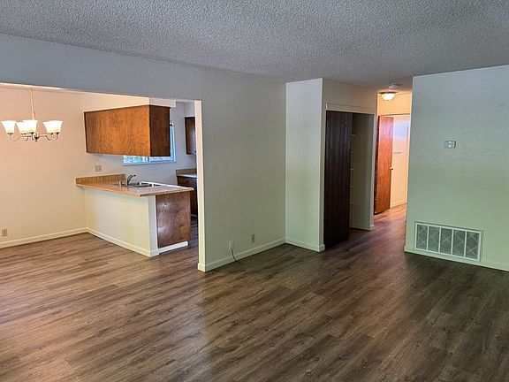 3rd image of 1020 W 3rd St APT 2