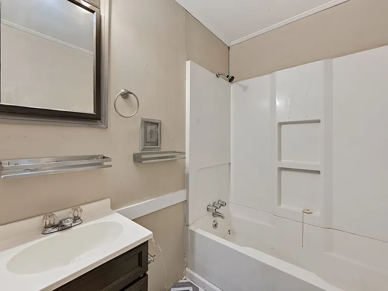 141 W Rossview Rd — Photo 17